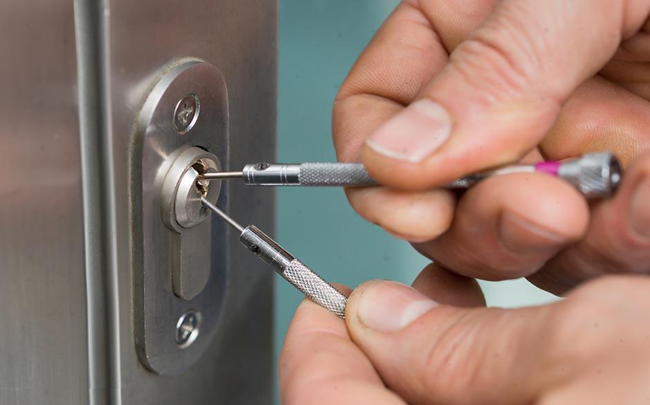 comment ouvrir une porte blindée claquée Lisses