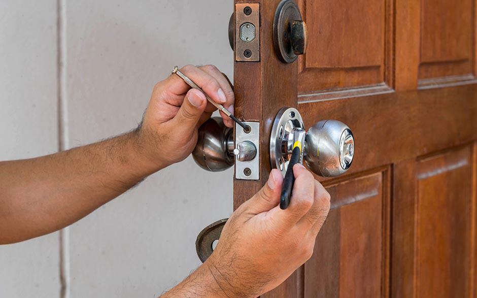 changer de serrure porte d'entrée Sèvres