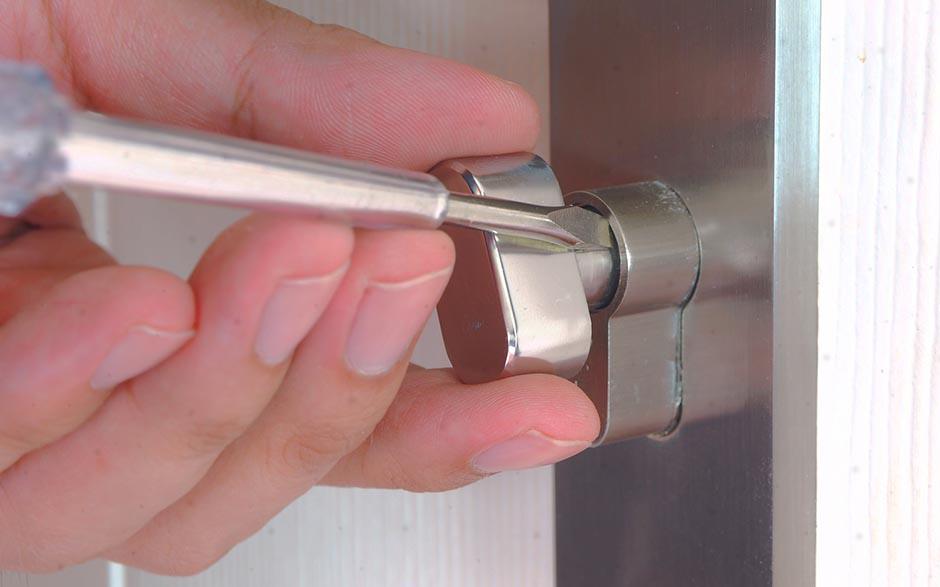 comment ouvrir une porte blindée claquée Lisses