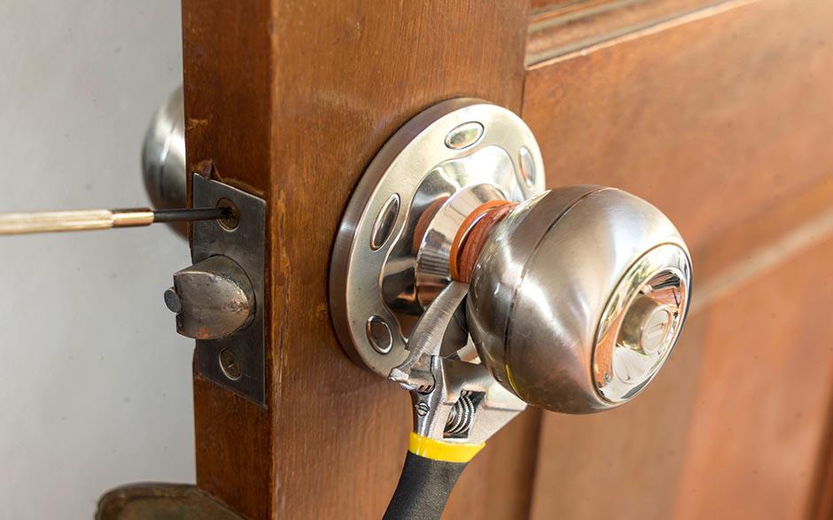 comment ouvrir une porte blindée claquée Lisses